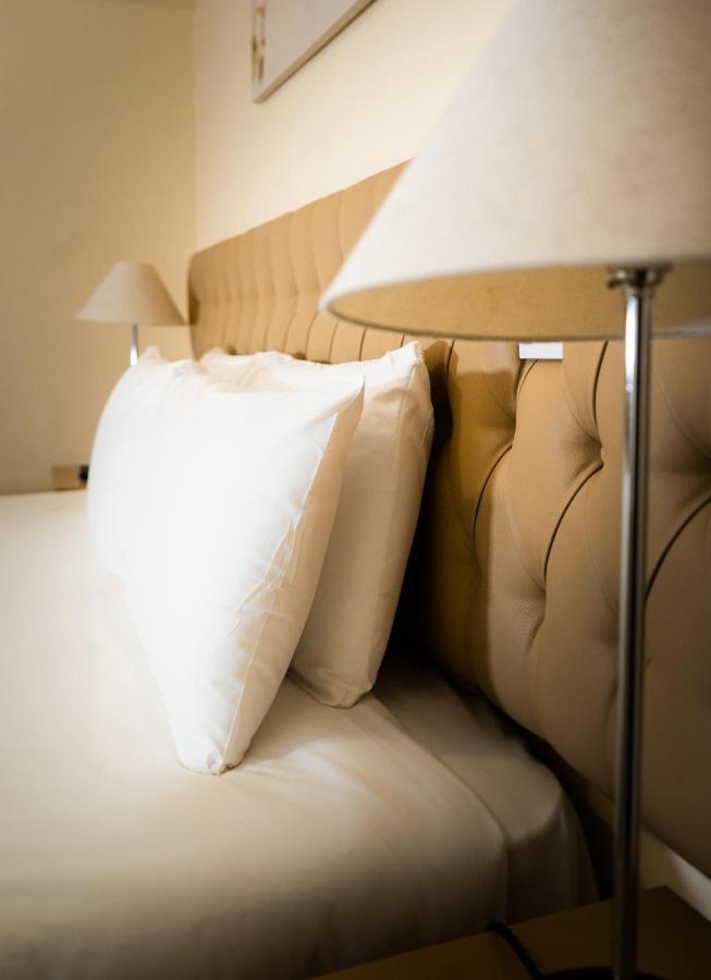 Brogans Bar & Hotel Trim Ngoại thất bức ảnh