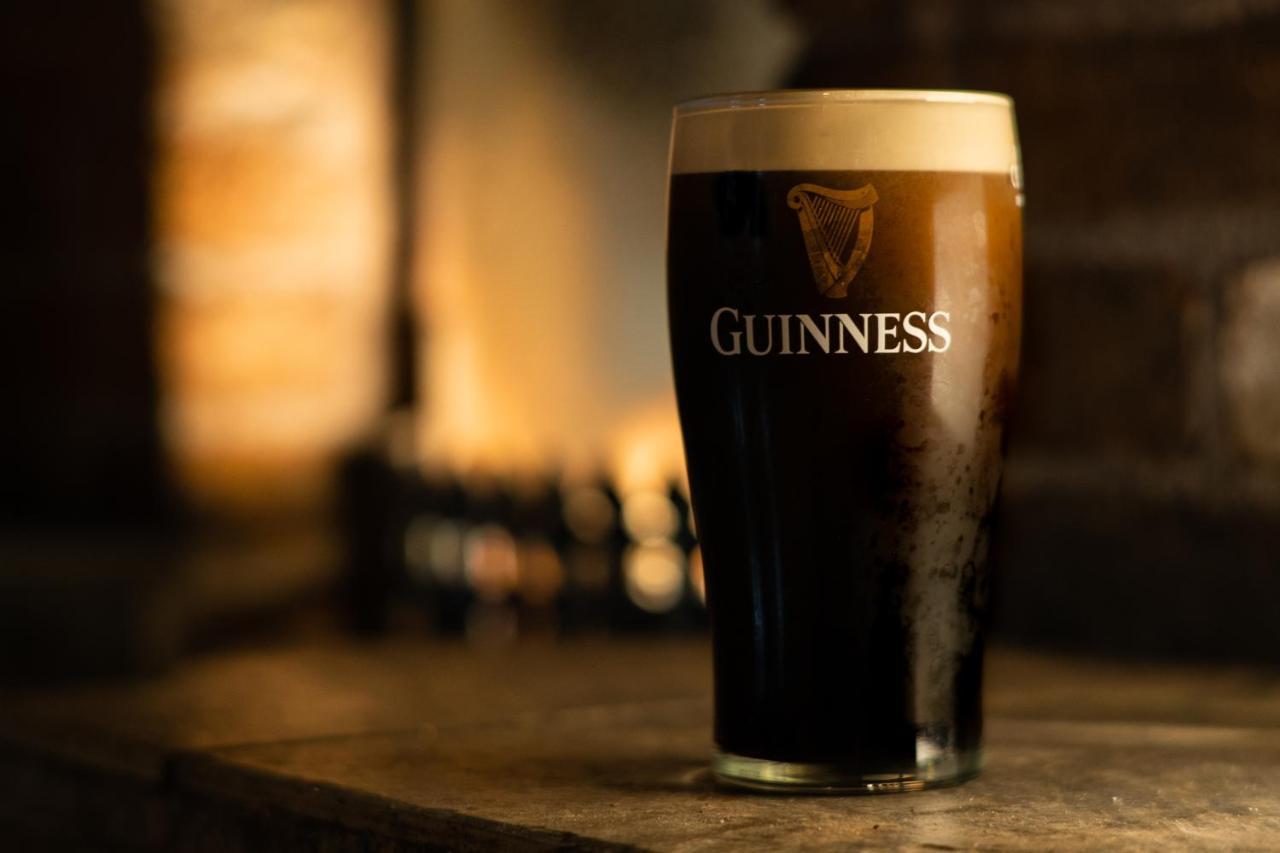 Brogans Bar & Hotel Trim Ngoại thất bức ảnh