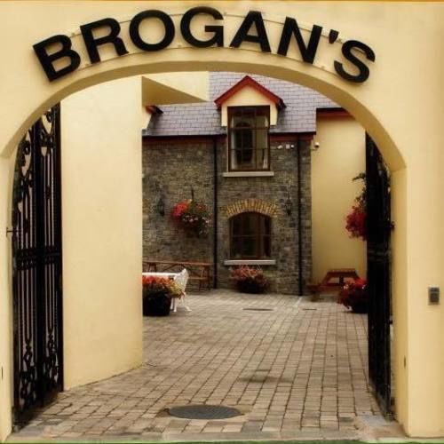 Brogans Bar & Hotel Trim Ngoại thất bức ảnh